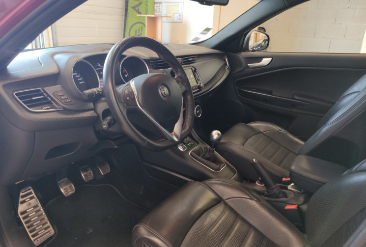Alfa Romeo GIULIETTA 1.4 TB MultiAir 150ch Lusso Stop&Start Pack Veloce 1ERE MAIN 
