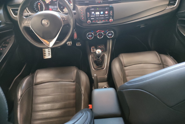 Alfa Romeo GIULIETTA 1.4 TB MultiAir 150ch Lusso Stop&Start Pack Veloce 1ERE MAIN 