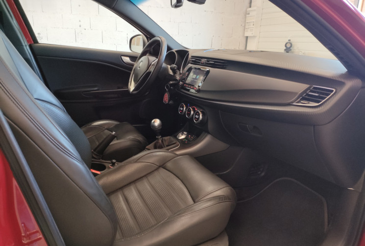Alfa Romeo GIULIETTA 1.4 TB MultiAir 150ch Lusso Stop&Start Pack Veloce 1ERE MAIN 