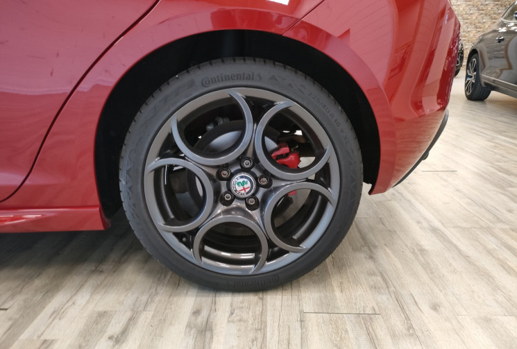 Alfa Romeo GIULIETTA 1.4 TB MultiAir 150ch Lusso Stop&Start Pack Veloce 1ERE MAIN 