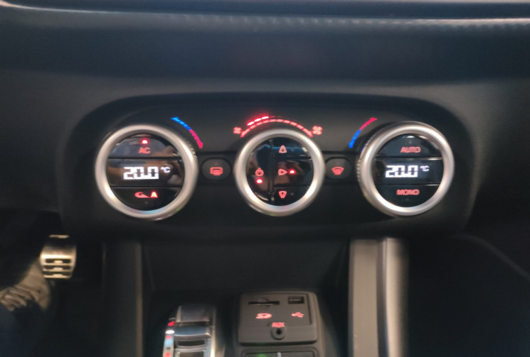 Alfa Romeo GIULIETTA 1.4 TB MultiAir 150ch Lusso Stop&Start Pack Veloce 1ERE MAIN 