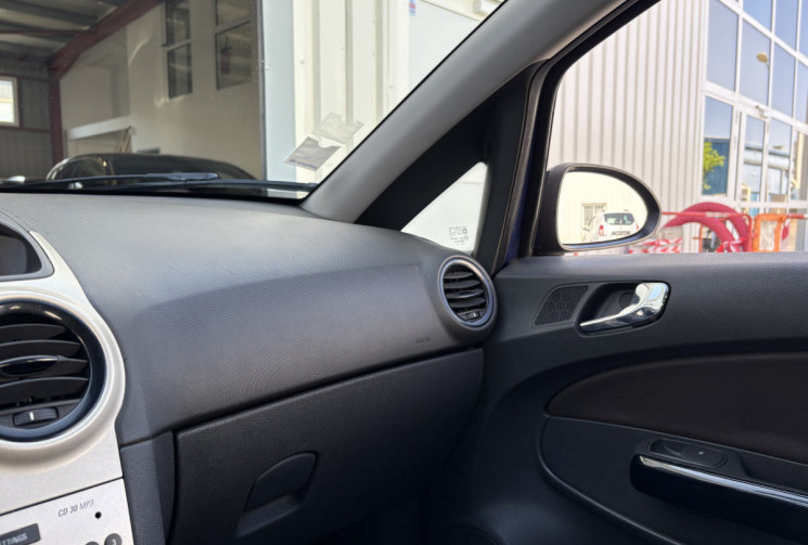 Opel Corsa Cosmo EcoFLEX 95 cv Phase 2 * 3 portes * Cuir complet 