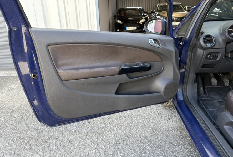 Opel Corsa Cosmo EcoFLEX 95 cv Phase 2 * 3 portes * Cuir complet 