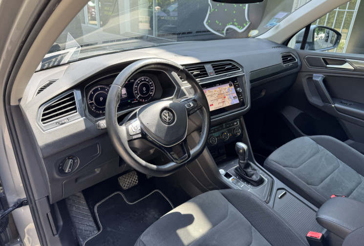 Volkswagen Tiguan R-Line 2.0 TDi 150 DSG7 / Toit Ouvrant / Attelage elec / Garantie 6 mois