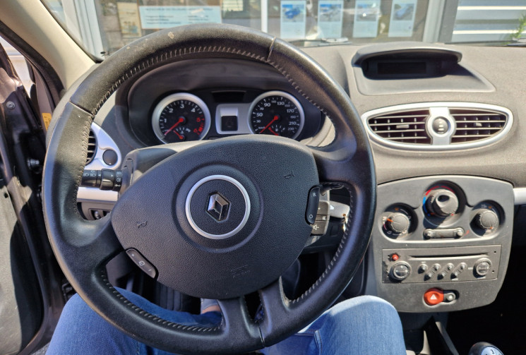 Renault Clio 1.5 DCI 70 CV 5 PORTES AUTHENTIQUE