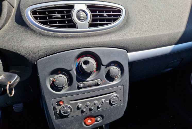 Renault Clio 1.5 DCI 70 CV 5 PORTES AUTHENTIQUE