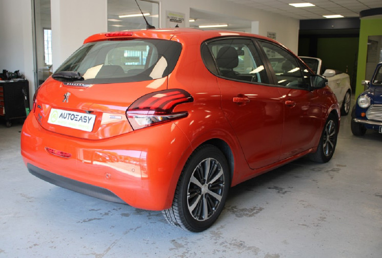 Peugeot 208 82 CV  ACTIVE + TOIT PANORAMIQUE +  CAMERA  64 000 KM !!!!