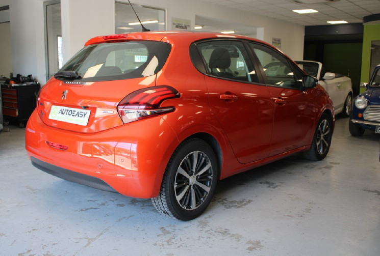 Peugeot 208 82 CV  ACTIVE + TOIT PANORAMIQUE +  CAMERA  64 000 KM !!!!