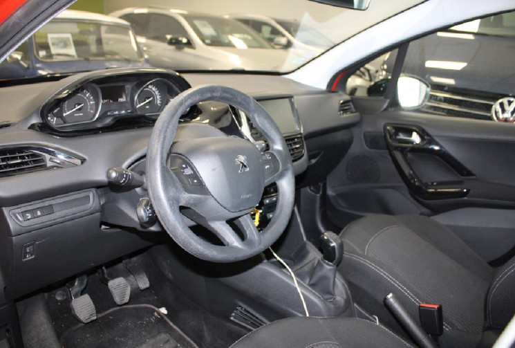 Peugeot 208 82 CV  ACTIVE + TOIT PANORAMIQUE +  CAMERA  64 000 KM !!!!