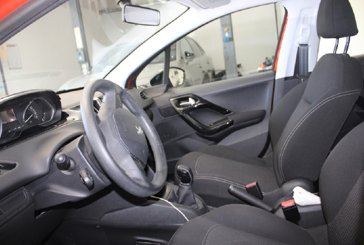 Peugeot 208 82 CV  ACTIVE + TOIT PANORAMIQUE +  CAMERA  64 000 KM !!!!