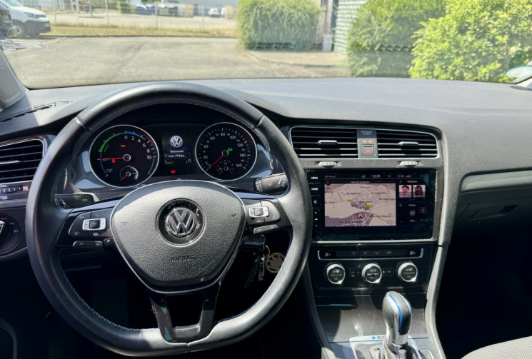 Volkswagen Golf E-Golf 136/ CARPLAY
