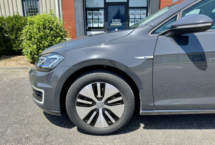 Volkswagen Golf E-Golf 136/ CARPLAY