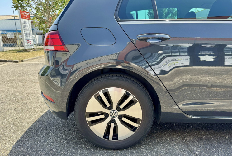 Volkswagen Golf E-Golf 136/ CARPLAY