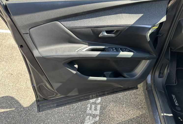 Peugeot 5008 1.5 BlueHDi 130 ch Allure Pack EAT8 / Entretien intégral / Première main / 7 Places