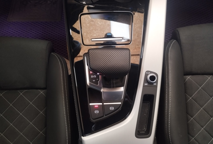 Audi A4 Avant 35 TFSI 150 S tronic 7 Competition + ATTELAGE + TOIT OUVRANT