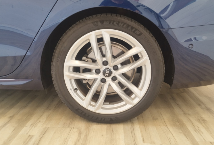 Audi A4 Avant 35 TFSI 150 S tronic 7 Competition + ATTELAGE + TOIT OUVRANT