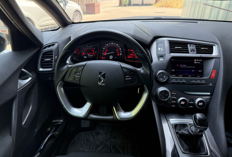 DS DS5 1.6 Blue HDi 120 cv So Chic / suivi d’entretiens