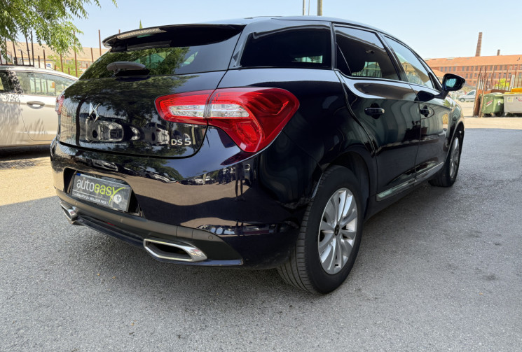 DS DS5 1.6 Blue HDi 120 cv So Chic / suivi d’entretiens