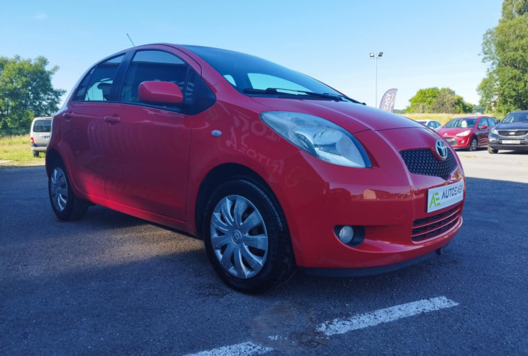 Toyota Yaris 1.3 VVT-I 87 CH 5 PORTES TBE
