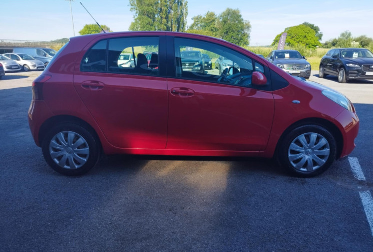 Toyota Yaris 1.3 VVT-I 87 CH 5 PORTES TBE