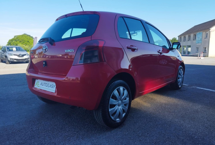 Toyota Yaris 1.3 VVT-I 87 CH 5 PORTES TBE