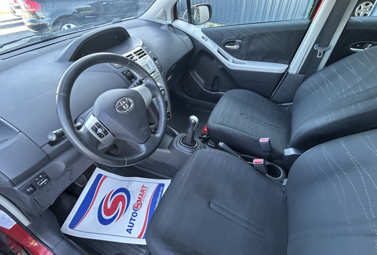 Toyota Yaris 1.3 VVT-I 87 CH 5 PORTES TBE