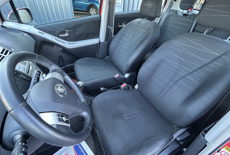 Toyota Yaris 1.3 VVT-I 87 CH 5 PORTES TBE