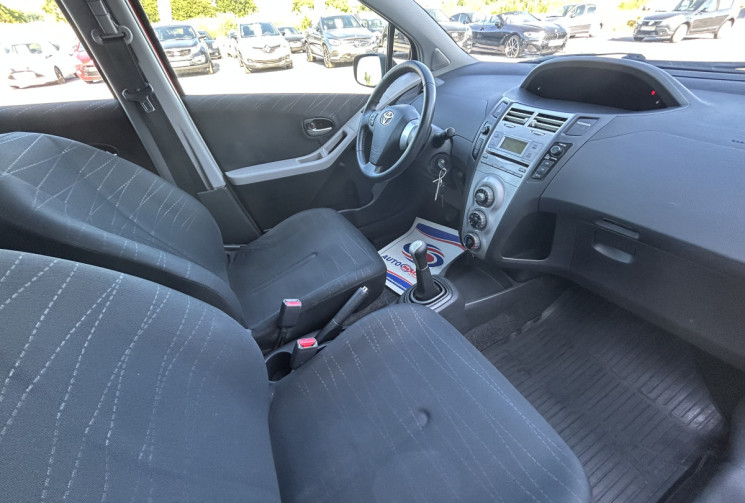 Toyota Yaris 1.3 VVT-I 87 CH 5 PORTES TBE