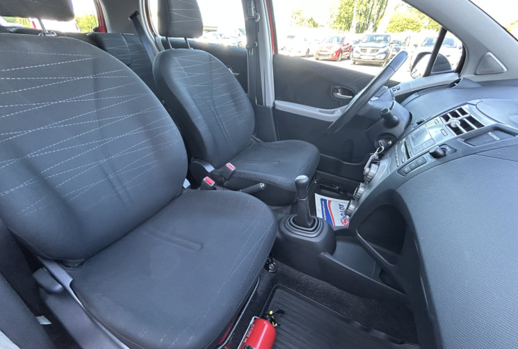 Toyota Yaris 1.3 VVT-I 87 CH 5 PORTES TBE