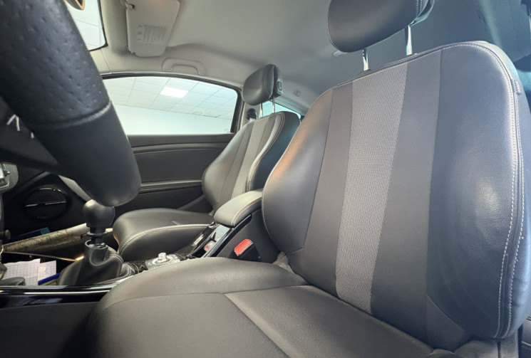 Renault Megane 1.6 l 130 cv coupe bose  