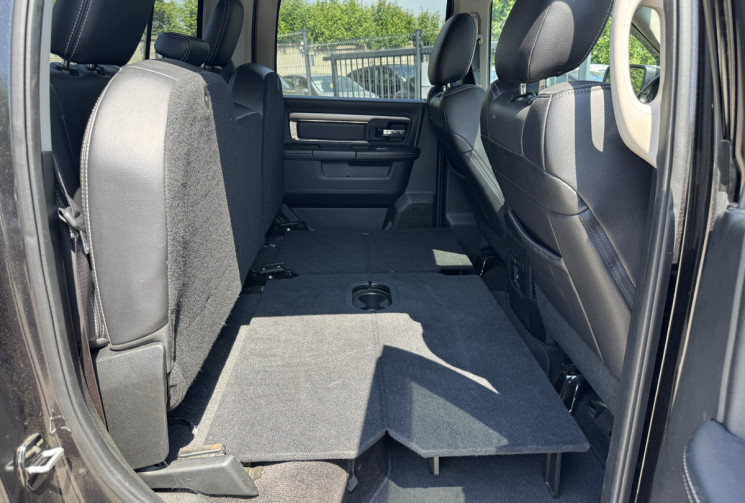 Dodge RAM 5.7L / V8 / 401 CH / CREW SPORT BLACK EDITION 