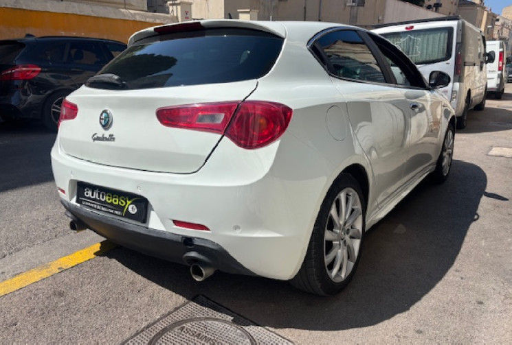 Alfa Romeo GIULIETTA 2.0 JTDm 150 cv origine France 3eme Main CUIR / CLIM / DETECTEUR AV AR / GPS /