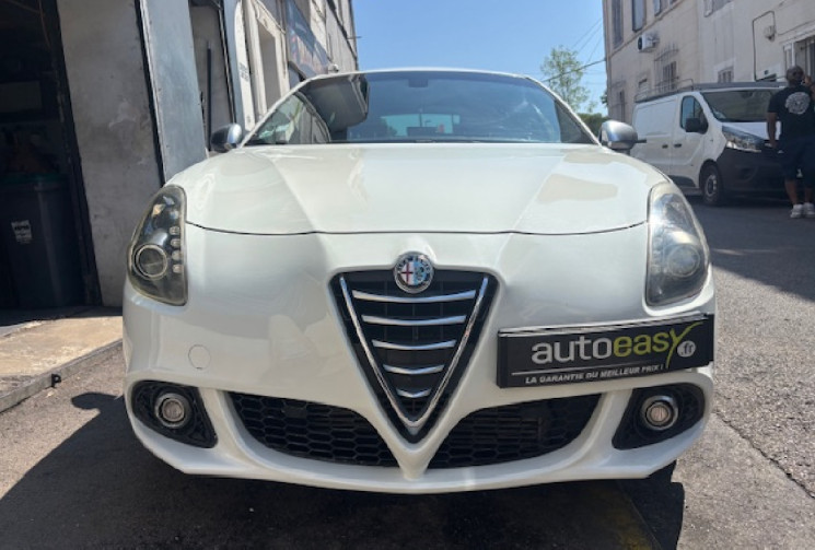 Alfa Romeo GIULIETTA 2.0 JTDm 150 cv origine France 3eme Main CUIR / CLIM / DETECTEUR AV AR / GPS /