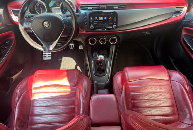 Alfa Romeo GIULIETTA 2.0 JTDm 150 cv origine France 3eme Main CUIR / CLIM / DETECTEUR AV AR / GPS /