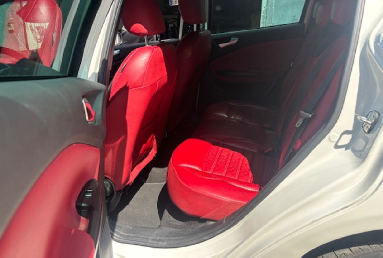 Alfa Romeo GIULIETTA 2.0 JTDm 150 cv origine France 3eme Main CUIR / CLIM / DETECTEUR AV AR / GPS /