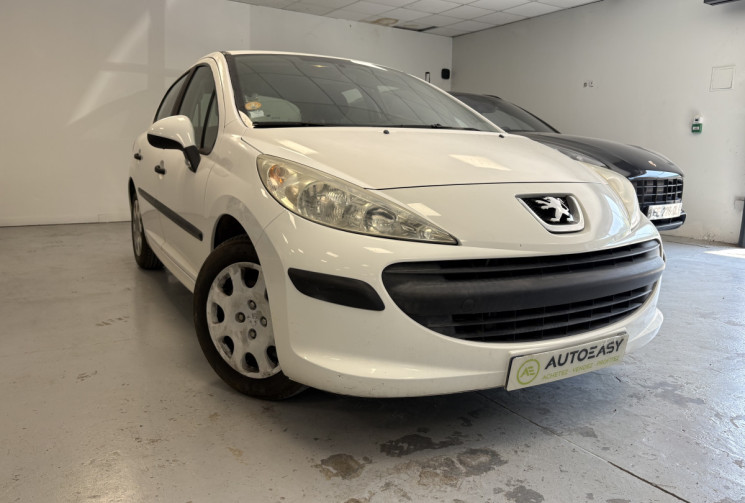 Peugeot 207 1.4 l 70 CV Distribution et embrayage neuf