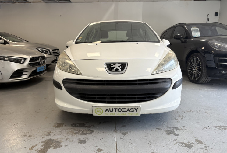 Peugeot 207 1.4 l 70 CV Distribution et embrayage neuf