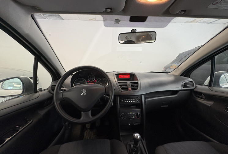 Peugeot 207 1.4 l 70 CV Distribution et embrayage neuf