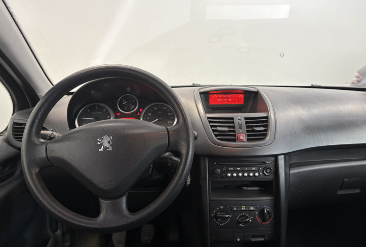 Peugeot 207 1.4 l 70 CV Distribution et embrayage neuf