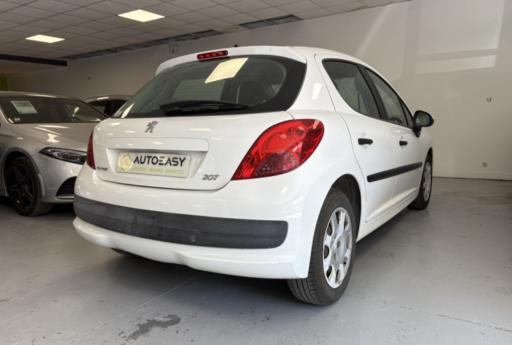 Peugeot 207 1.4 l 70 CV Distribution et embrayage neuf