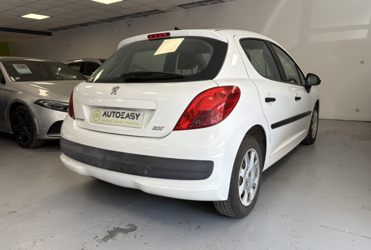Peugeot 207 1.4 l 70 CV Distribution et embrayage neuf