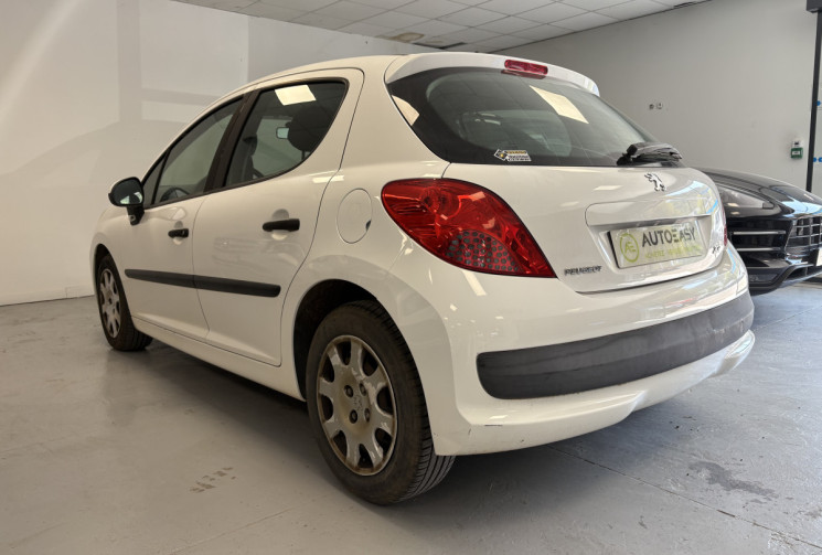 Peugeot 207 1.4 l 70 CV Distribution et embrayage neuf