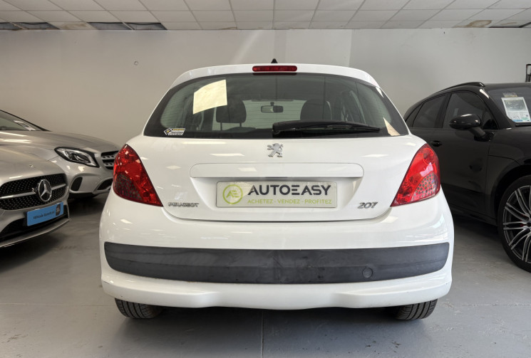Peugeot 207 1.4 l 70 CV Distribution et embrayage neuf
