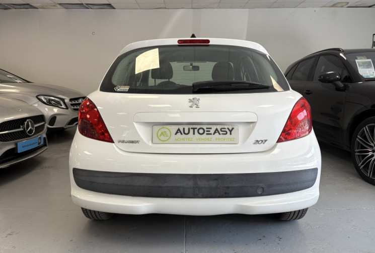 Peugeot 207 1.4 l 70 CV Distribution et embrayage neuf