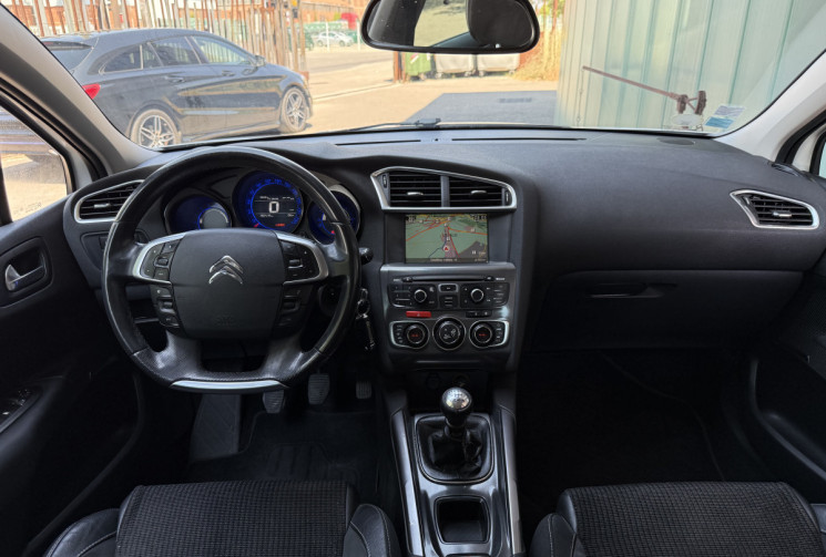 Citroën C4 1.6 e-HDi 112 cv Exclusive / Distribution et vidange à jour / Toit Panoramique