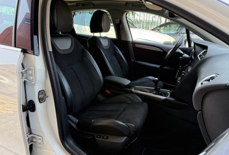 Citroën C4 1.6 e-HDi 112 cv Exclusive / Distribution et vidange à jour / Toit Panoramique