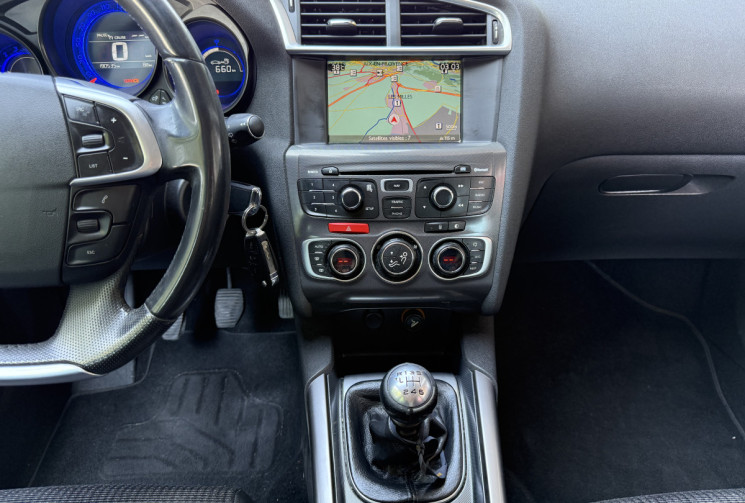 Citroën C4 1.6 e-HDi 112 cv Exclusive / Distribution et vidange à jour / Toit Panoramique