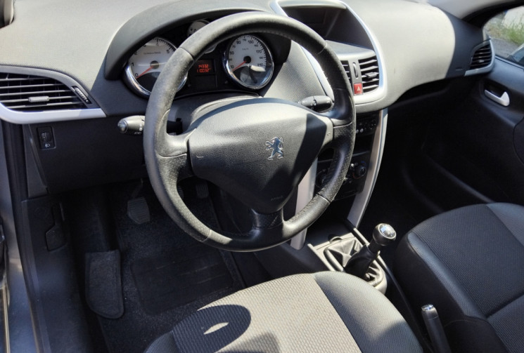 Peugeot 207 1.4 vti 75 Active - Entretien suivi complet 