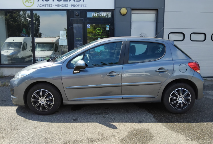 Peugeot 207 1.4 vti 75 Active - Entretien suivi complet 
