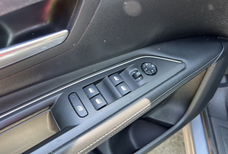 Peugeot 3008 1.2 130 Allure EAT8 / Distribution OK / Suivi 100% Peugeot / Carplay / Caméra / Keyless